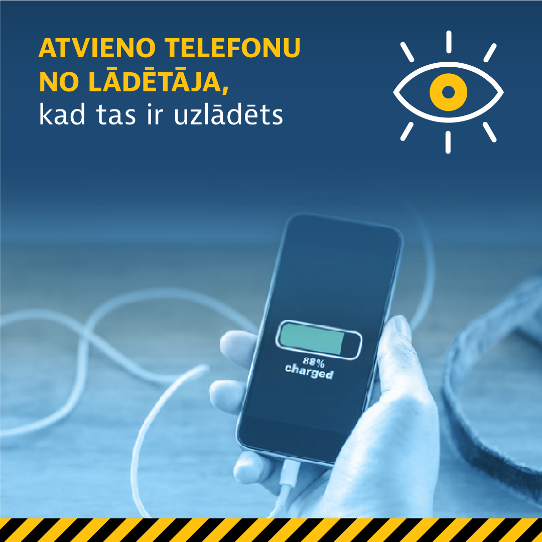 Baneris ar zilu fonu un uzrakstu - Atvieno telefonu no lādētāja, kad tas ir uzlādēts